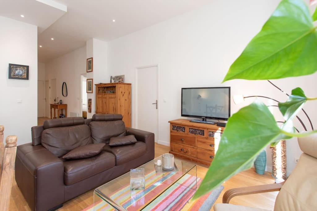 Appartement #22 Emma 2bdr Balcony Center Town 2mins Tramway